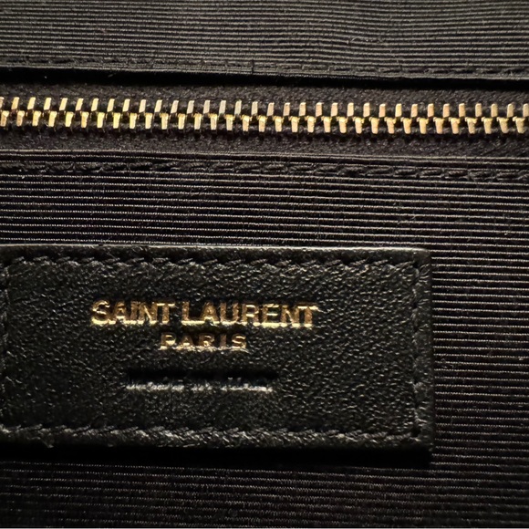 YSL shoulder bag in chevron/ diamond-quilted black leather. Gold Hardware - Picture 4 of 14